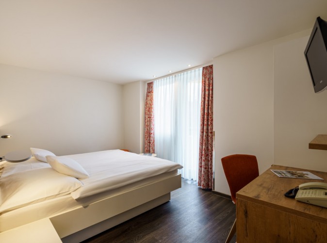 020_Bernerhof_Standard_Schoene Aussichten Touristik